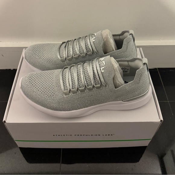 APL Techloom Breeze - Metallic Grey Size 8.5/41.5 - Picture 2 of 4